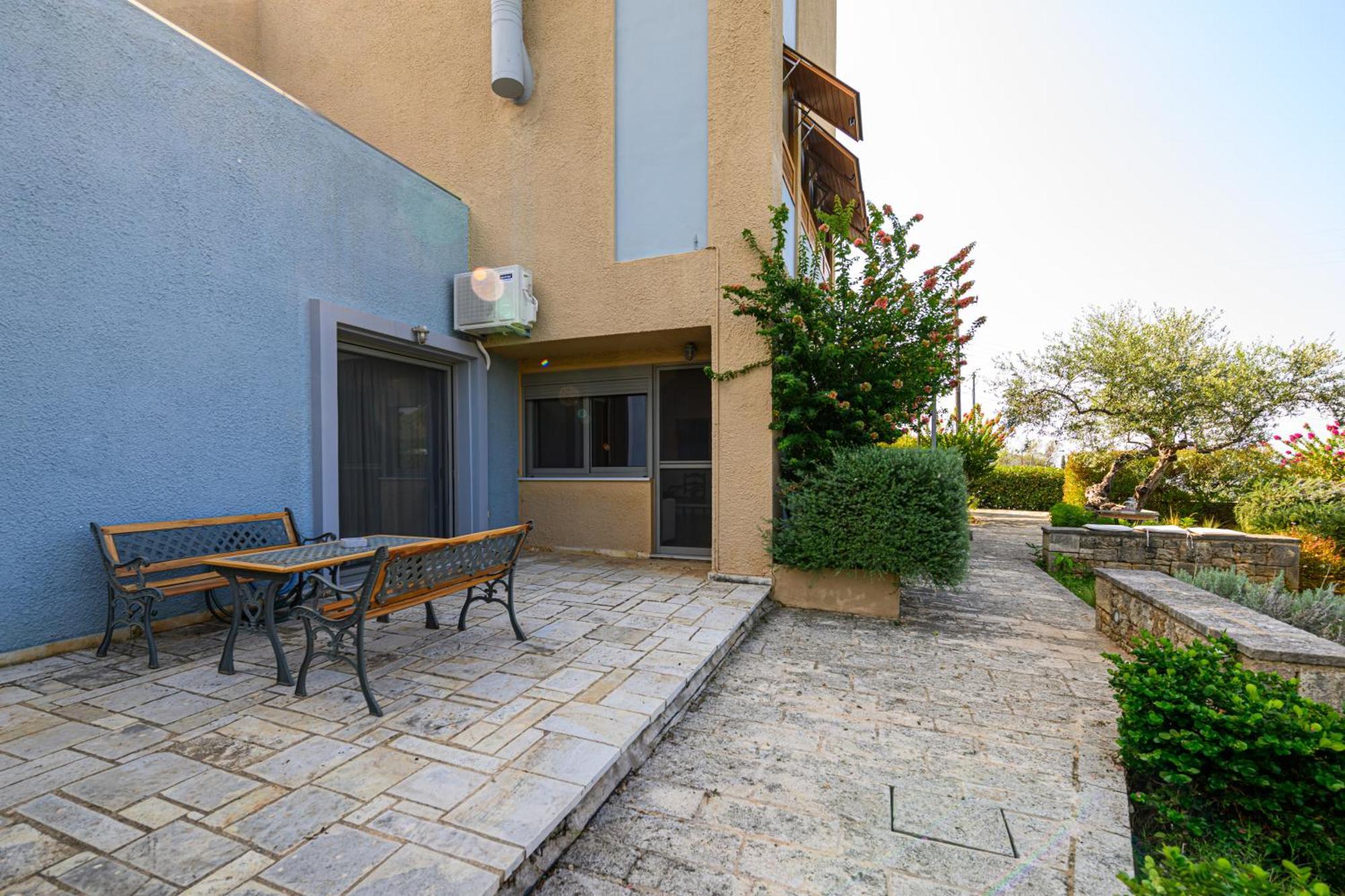Mani Tower Villa Akrogiali Exterior photo