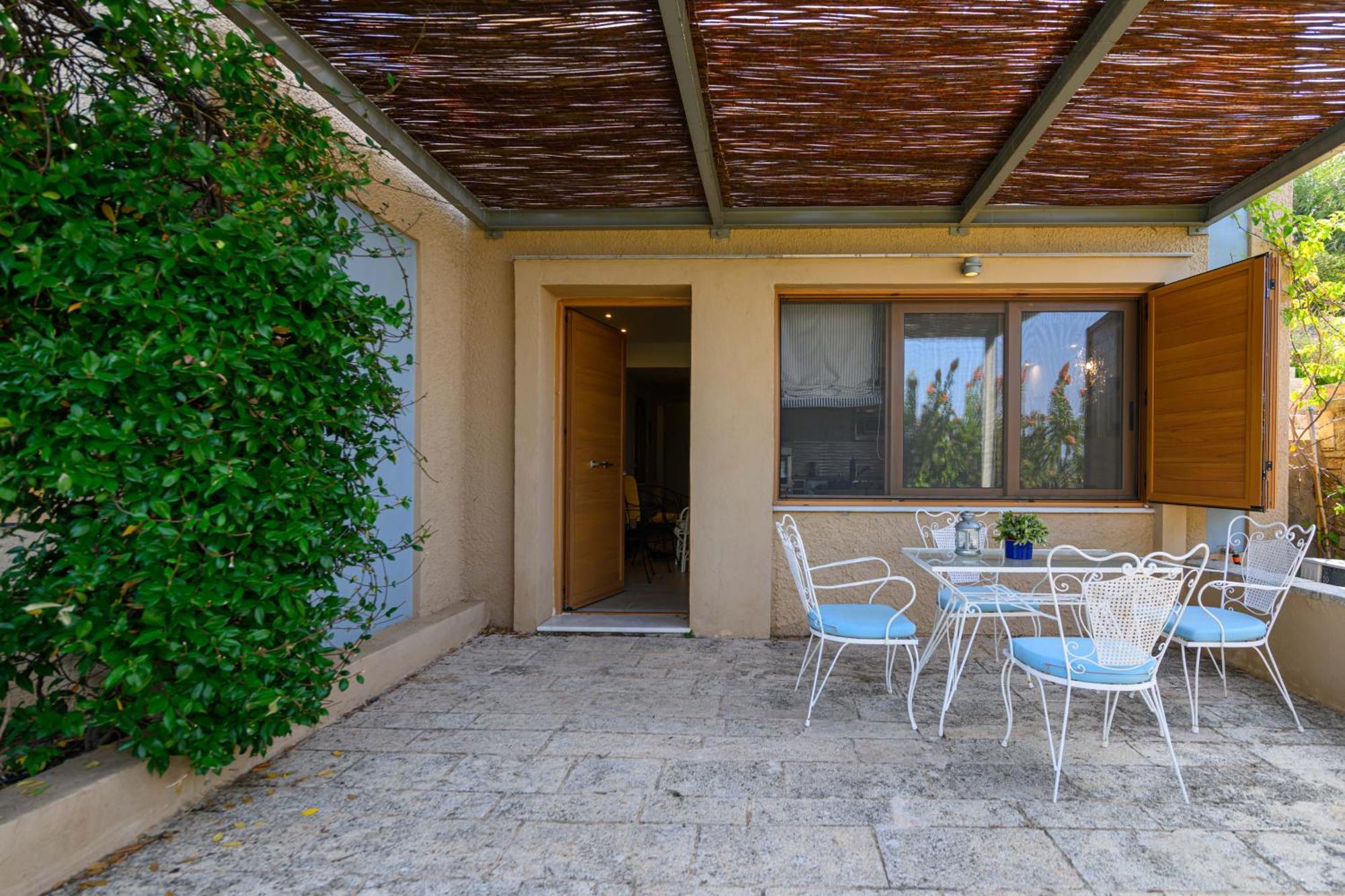 Mani Tower Villa Akrogiali Exterior photo