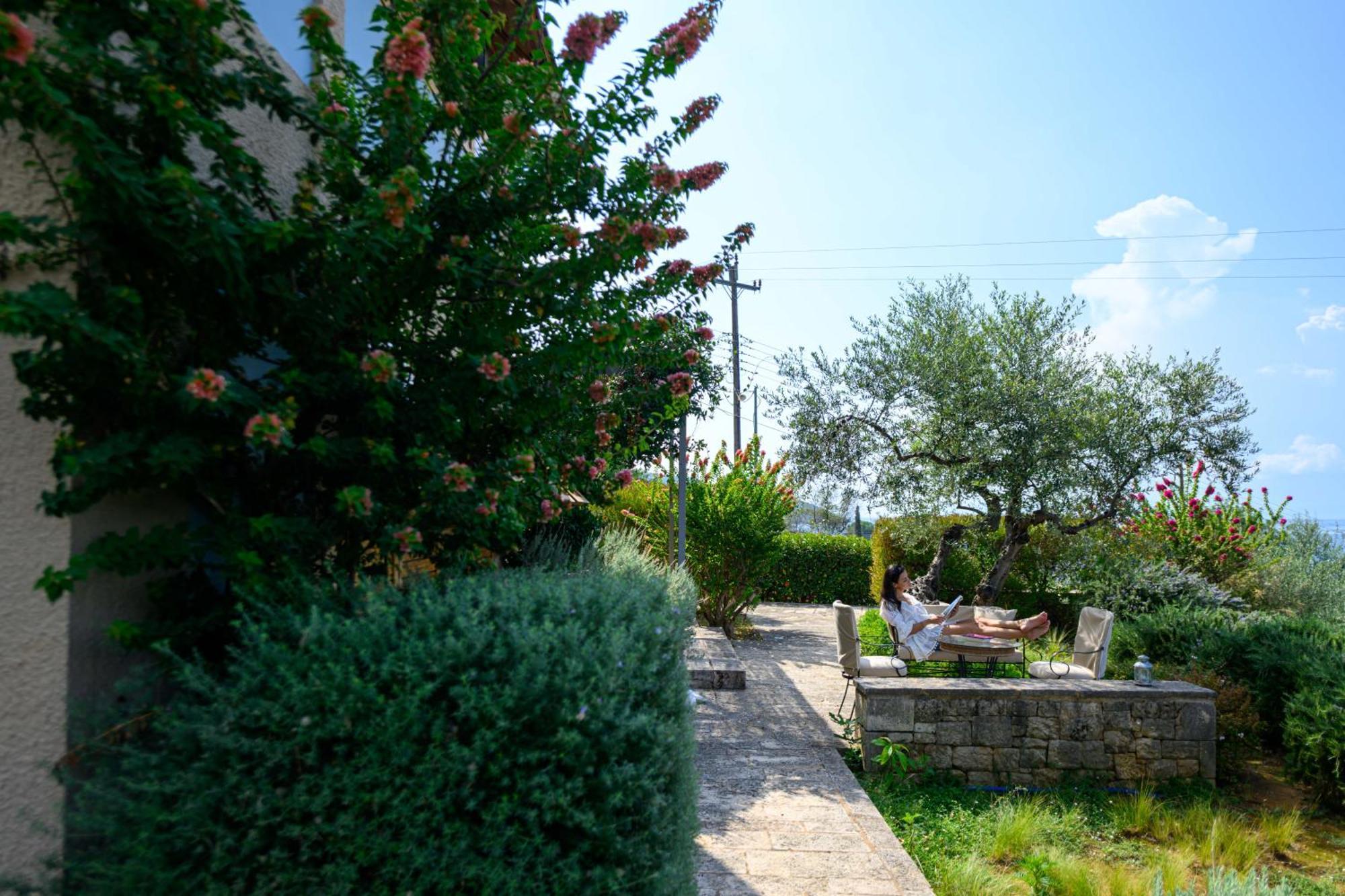 Mani Tower Villa Akrogiali Exterior photo